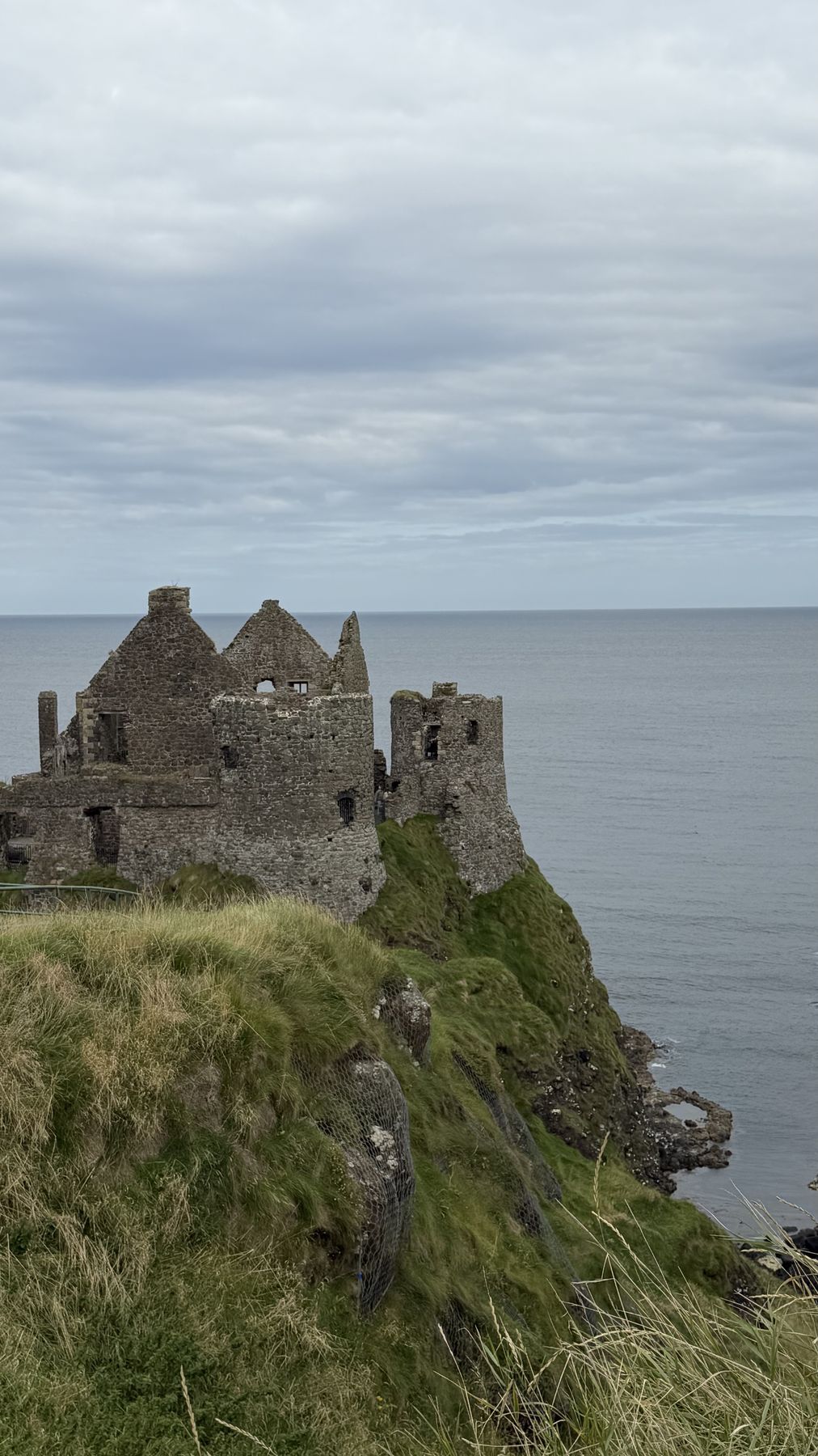 Una de las torres en ruinas del Castillo de Dunluce