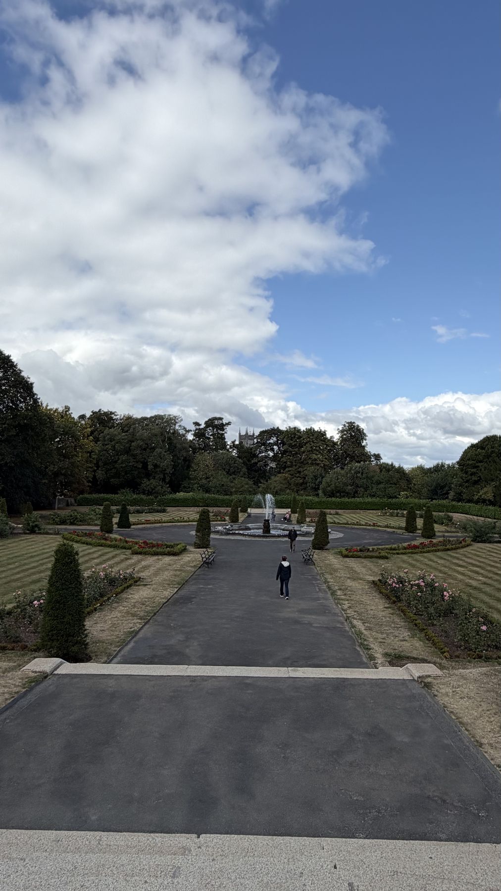 Jardín de rosas del Castillo de Kilkenny