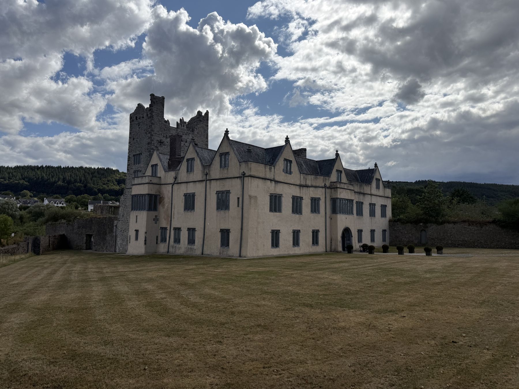 Fachada isabelina del Castillo de Ormond en Carrick-on-Suir
