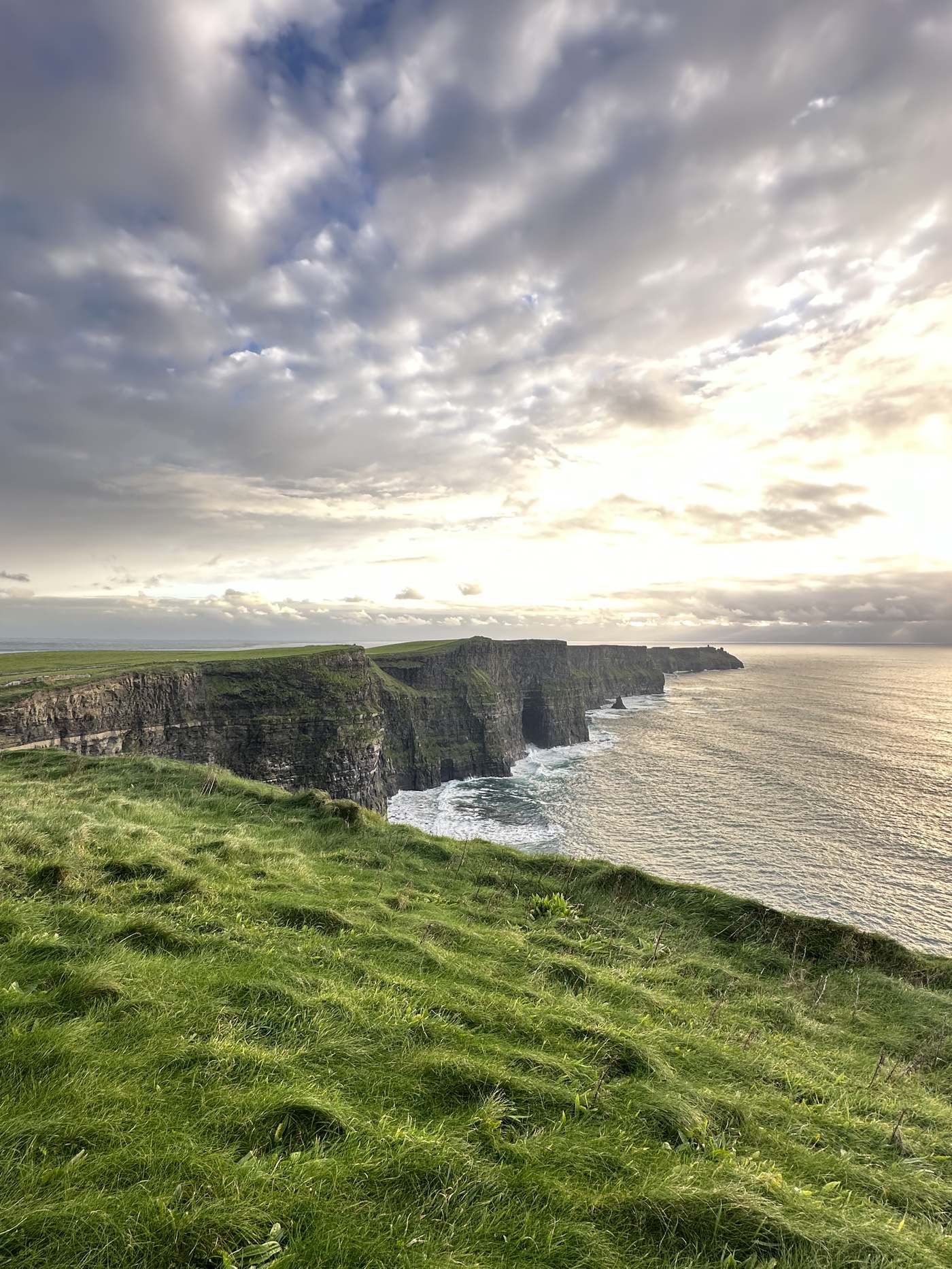 Los Acantilados de Moher sobre el océano Atlántico