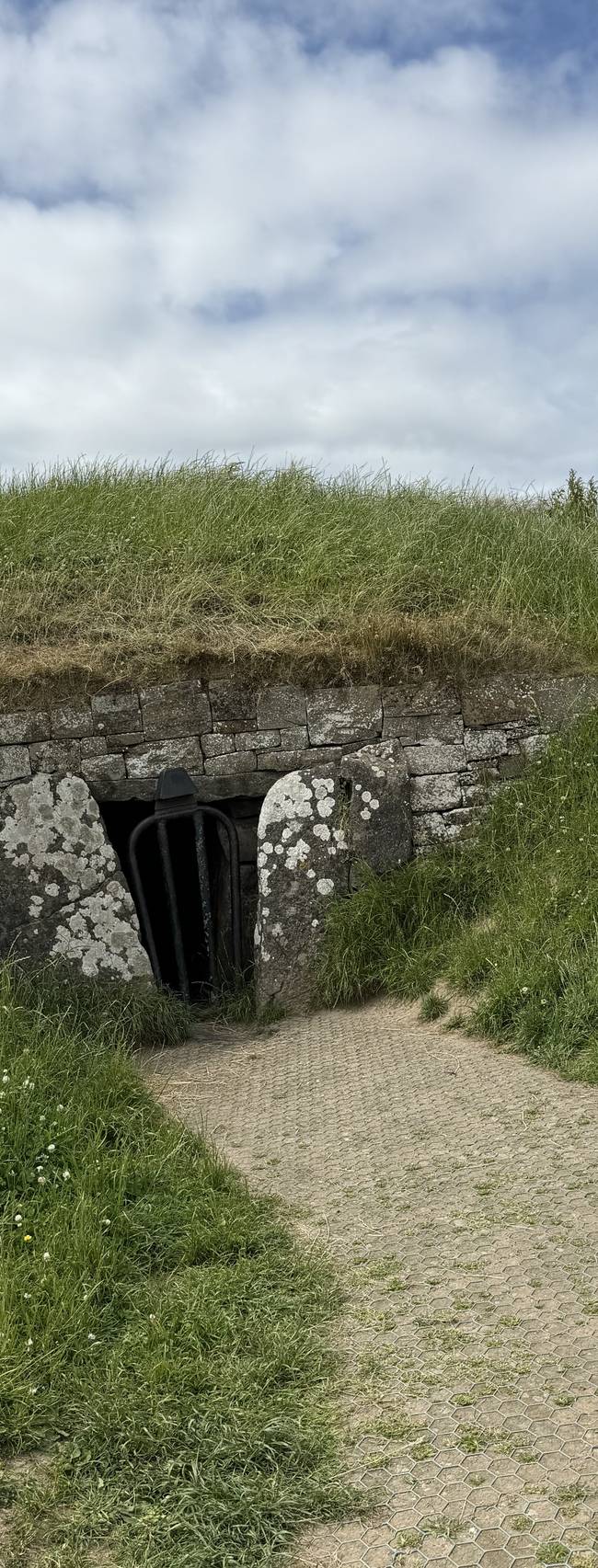 Entrada del Montículo de los Rehenes en la Colina de Tara