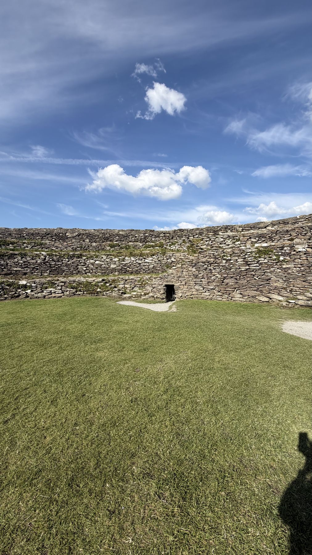 El patio interior circular del Grianán de Aileach