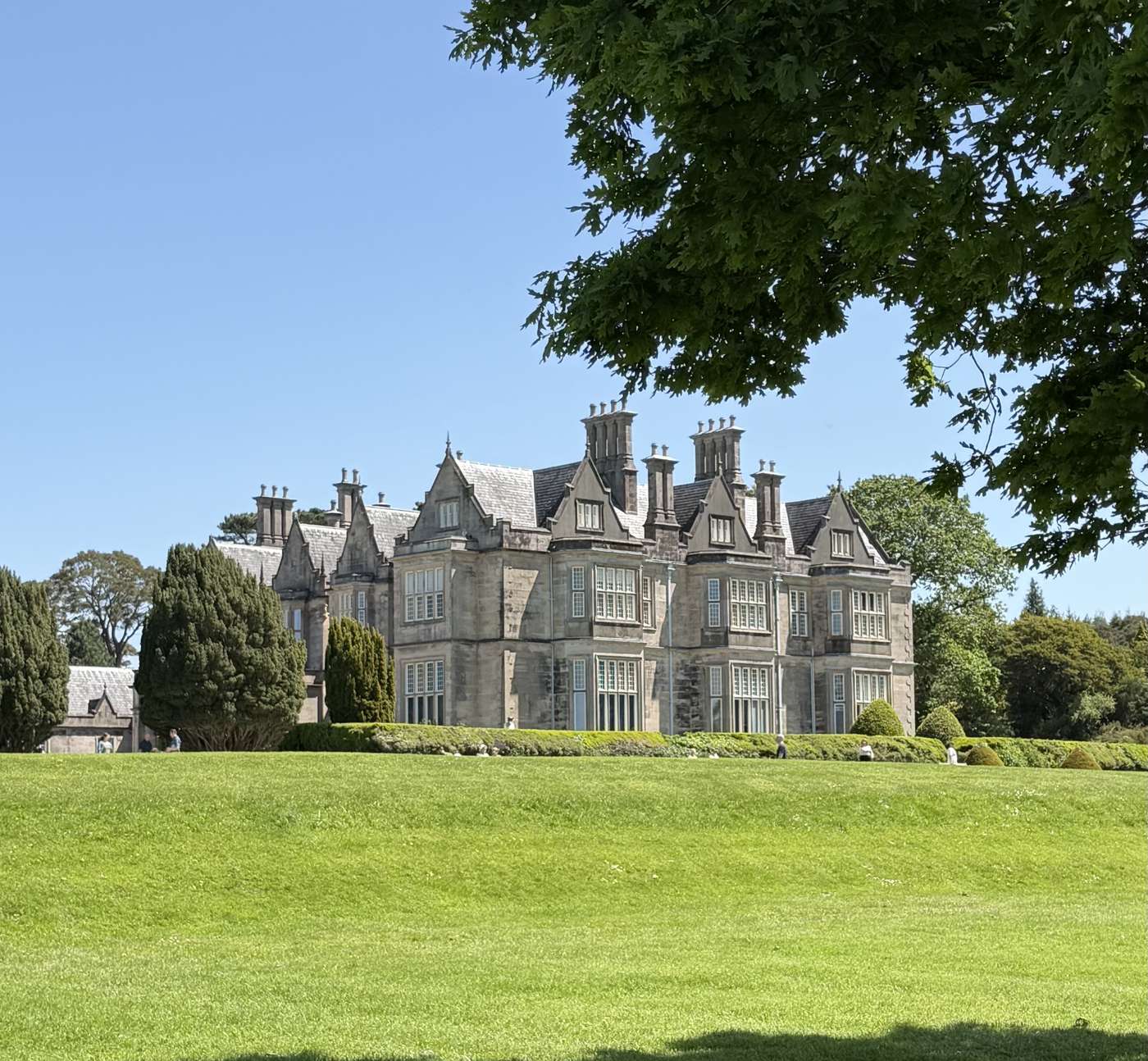 Muckross House vista desde los jardines del Parque Nacional de Killarney